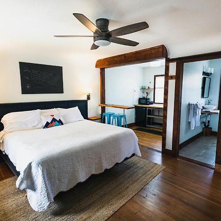 Left Coast Lodge - Pet Friendly Сістерс Екстер'єр фото