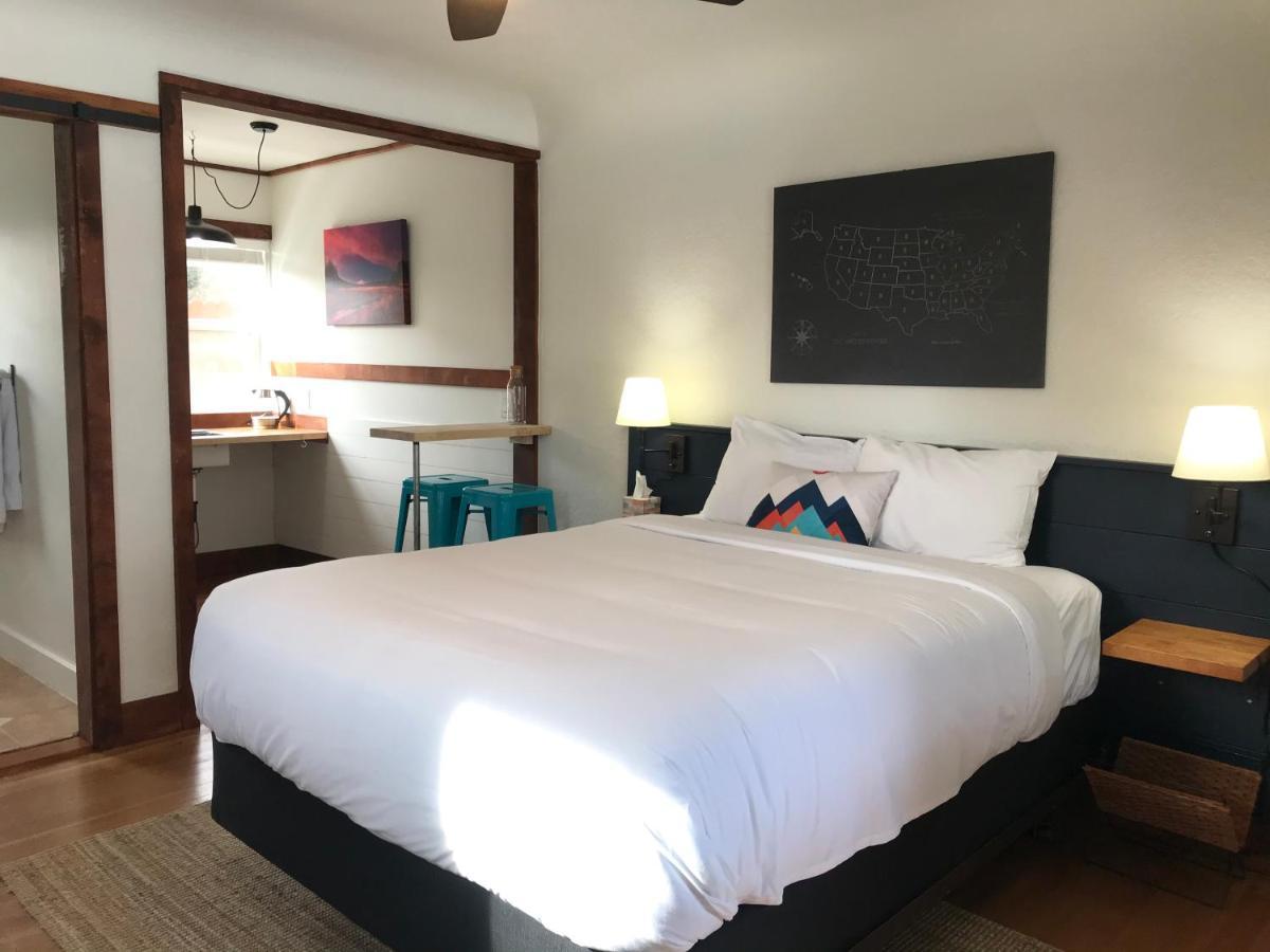 Left Coast Lodge - Pet Friendly Сістерс Екстер'єр фото