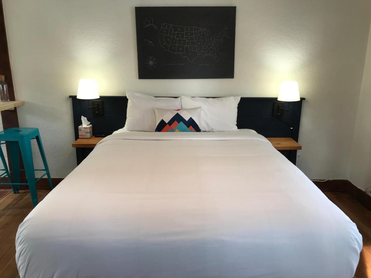 Left Coast Lodge - Pet Friendly Сістерс Екстер'єр фото