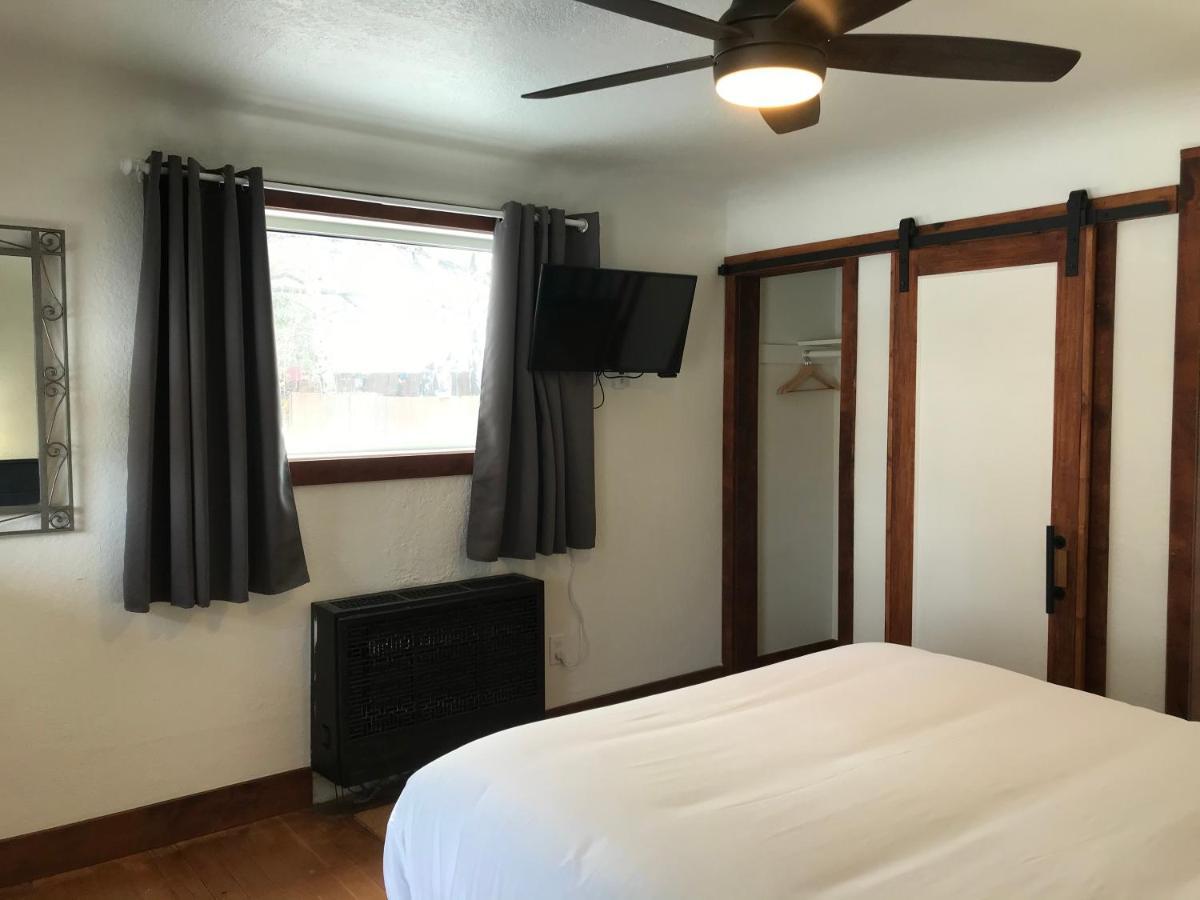 Left Coast Lodge - Pet Friendly Сістерс Екстер'єр фото
