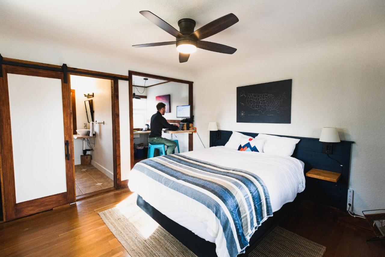 Left Coast Lodge - Pet Friendly Сістерс Екстер'єр фото