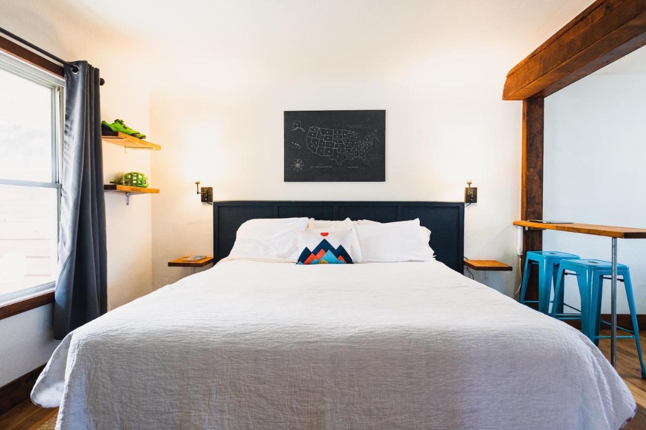 Left Coast Lodge - Pet Friendly Сістерс Екстер'єр фото