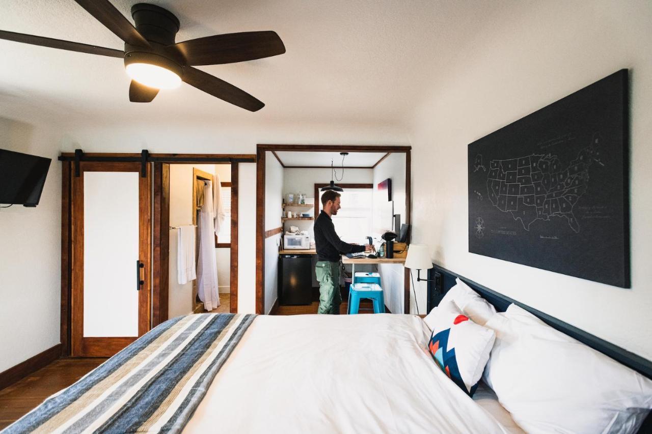 Left Coast Lodge - Pet Friendly Сістерс Екстер'єр фото