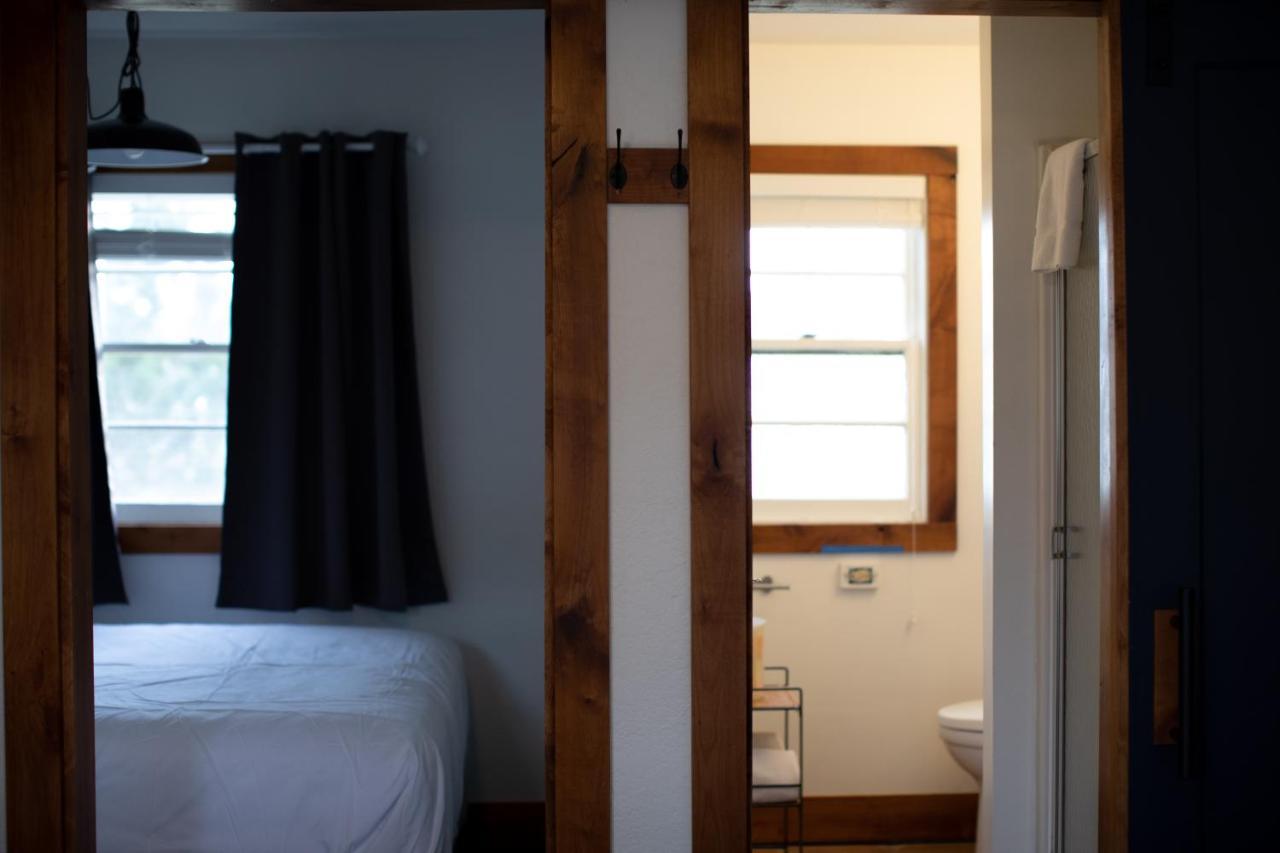 Left Coast Lodge - Pet Friendly Сістерс Екстер'єр фото