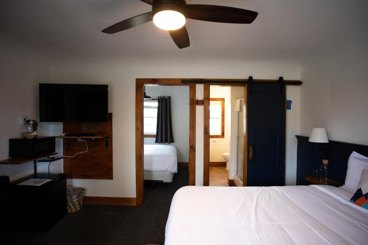 Left Coast Lodge - Pet Friendly Сістерс Екстер'єр фото
